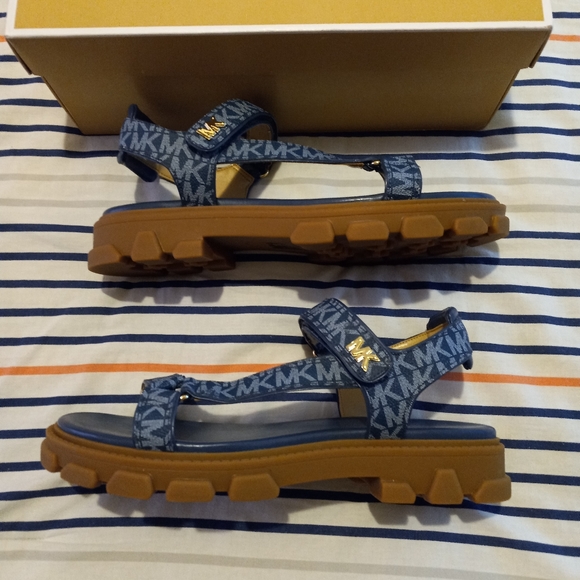 Michael Kors Ridley Lug Sole Sandals - Picture 7 of 16